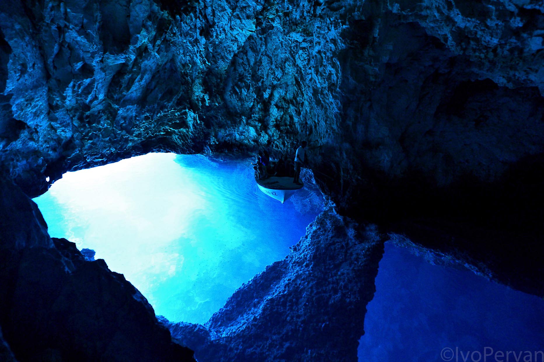 Vis Blue Cave